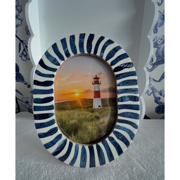 NWT Handcrafted Bone & Resin Blue White Photo Frame Stripe 5 x 7 Vertical Oval - Picture 2 of 10